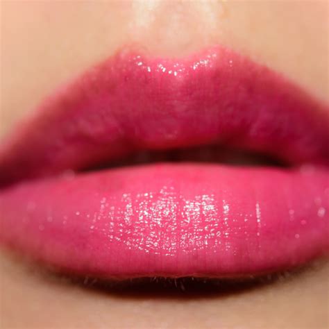 Gucci Beauty Vantine Fuchsia (402) Sheer Lipstick Review